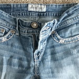 Daytrip jeans, 25R, Virgo bootcut. Frayed look.